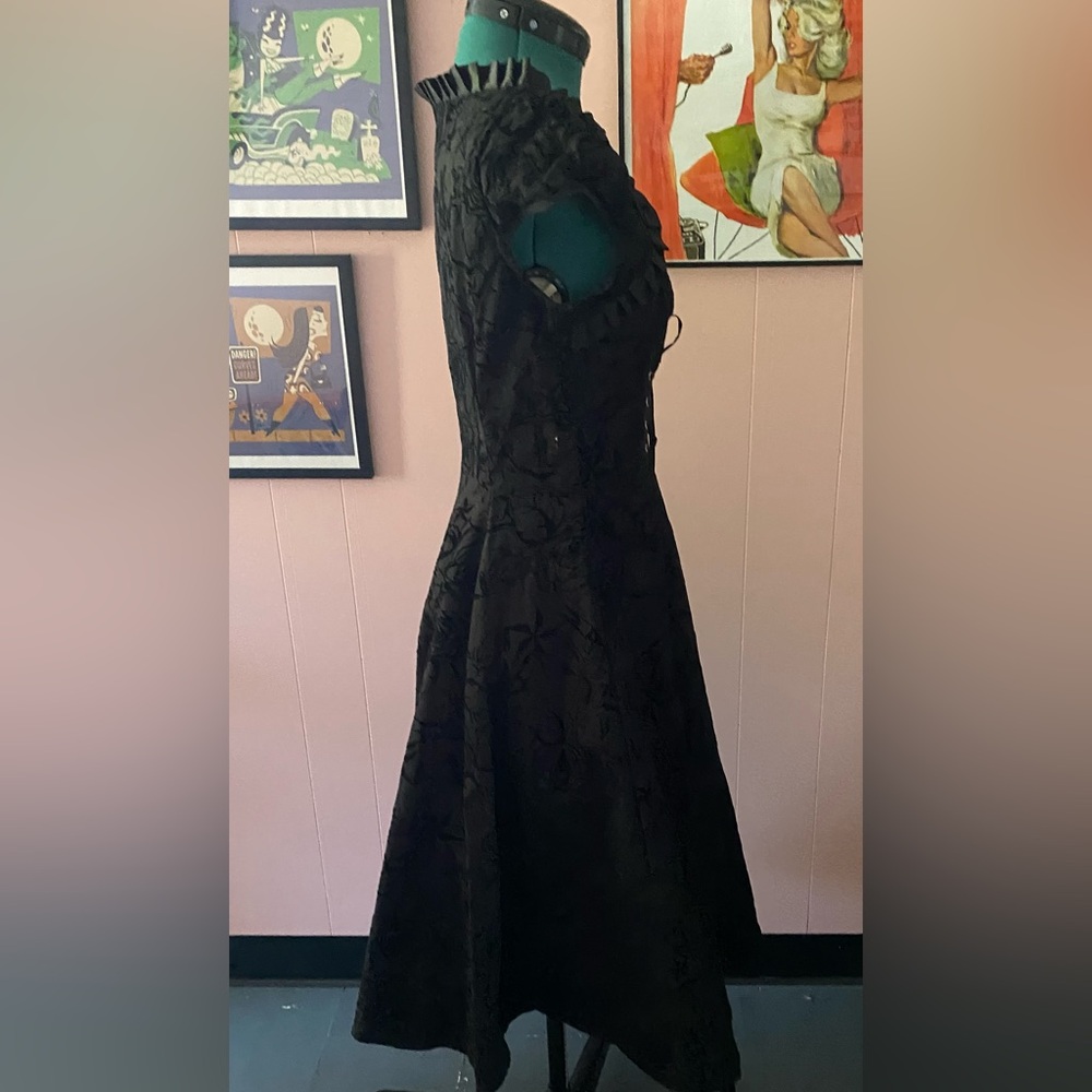 Velvet Burnout Rockabilly Print Corset Ribbon Trimmed Dress Queen Anne Neckline - Picture 4 of 16